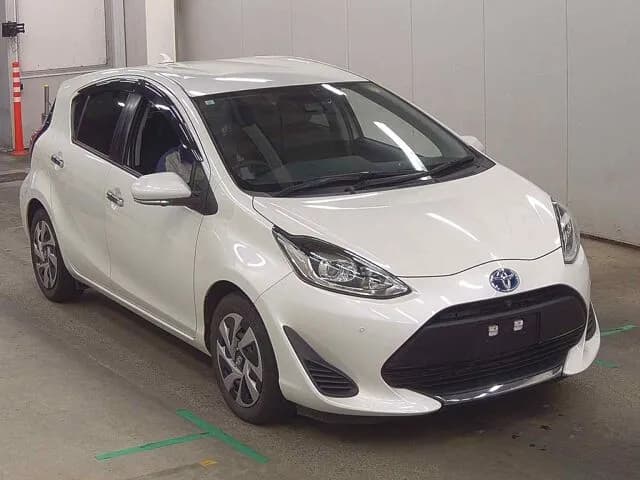 2021 Toyota Aqua s style black